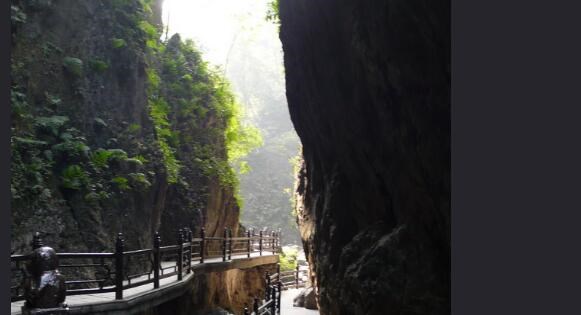 峨眉山-一线天