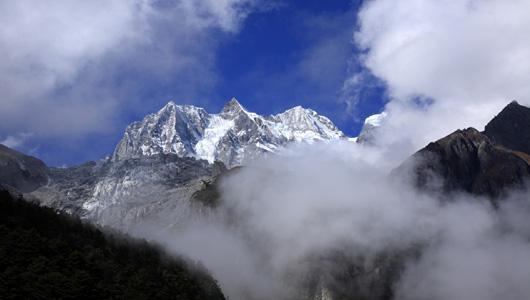 贡嘎山